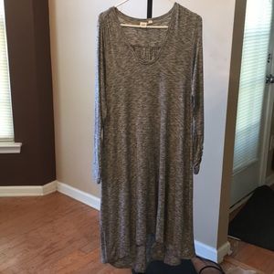 PRE-OWNED WOMEN’S GAP BLACK/WHITE DRESS